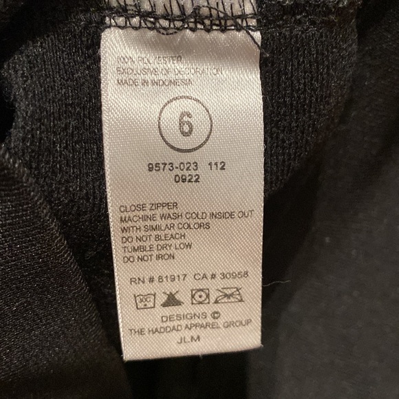 Boy’s Size 6 Nike Sports Zip-up Sweater/Jacket in Black with White Accents - Picture 5 of 6